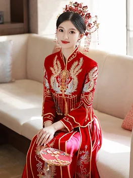 Istočni starinski tost Чонсам Ципао s posebnom vezom Phoenix, vjenčanje odijevanje tradicionalne kineske nevjesta s кисточками, vjenčanje pribor